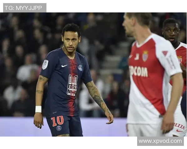 巴黎圣日耳曼宣布签下巴西前锋内马尔，创下法甲历史最高转会费纪录